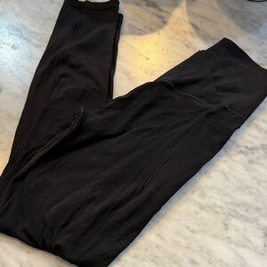 Aerie OFFLINE Black High-Rise 7/8 Leggings with V cut out at waist